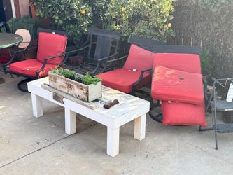 Outdoor patio chairs x4