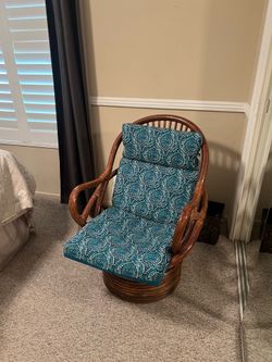 Vintage Rattan swivel chair