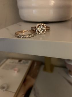 Wedding ring with VS2 1 carat from Jared Rose Gold 1/2 band , with 1/2 carat anniversary band