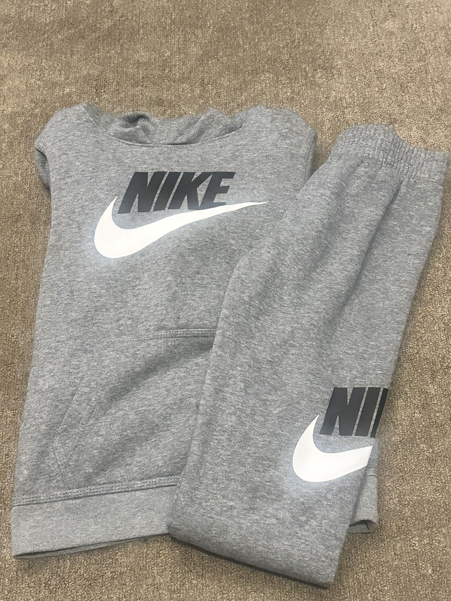 Nike sweatsuit 