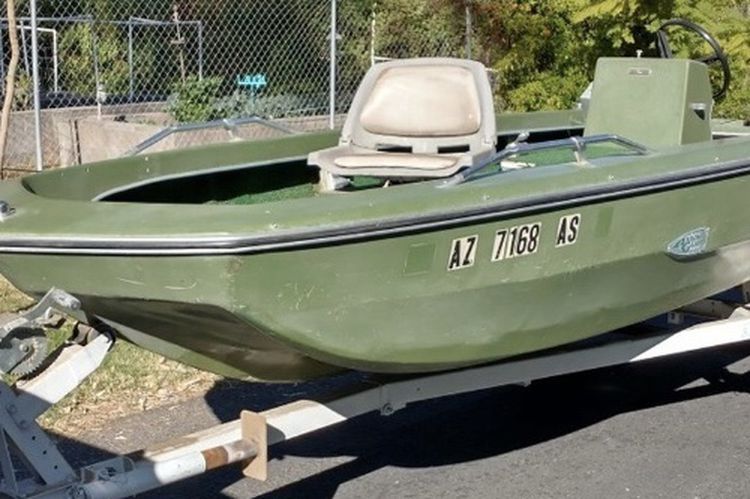 16 foot center console boat with 25 horse Electric start outboard motor and trailer.current registration and title for trailer