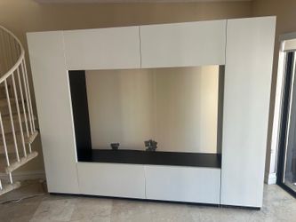 Entertainment center