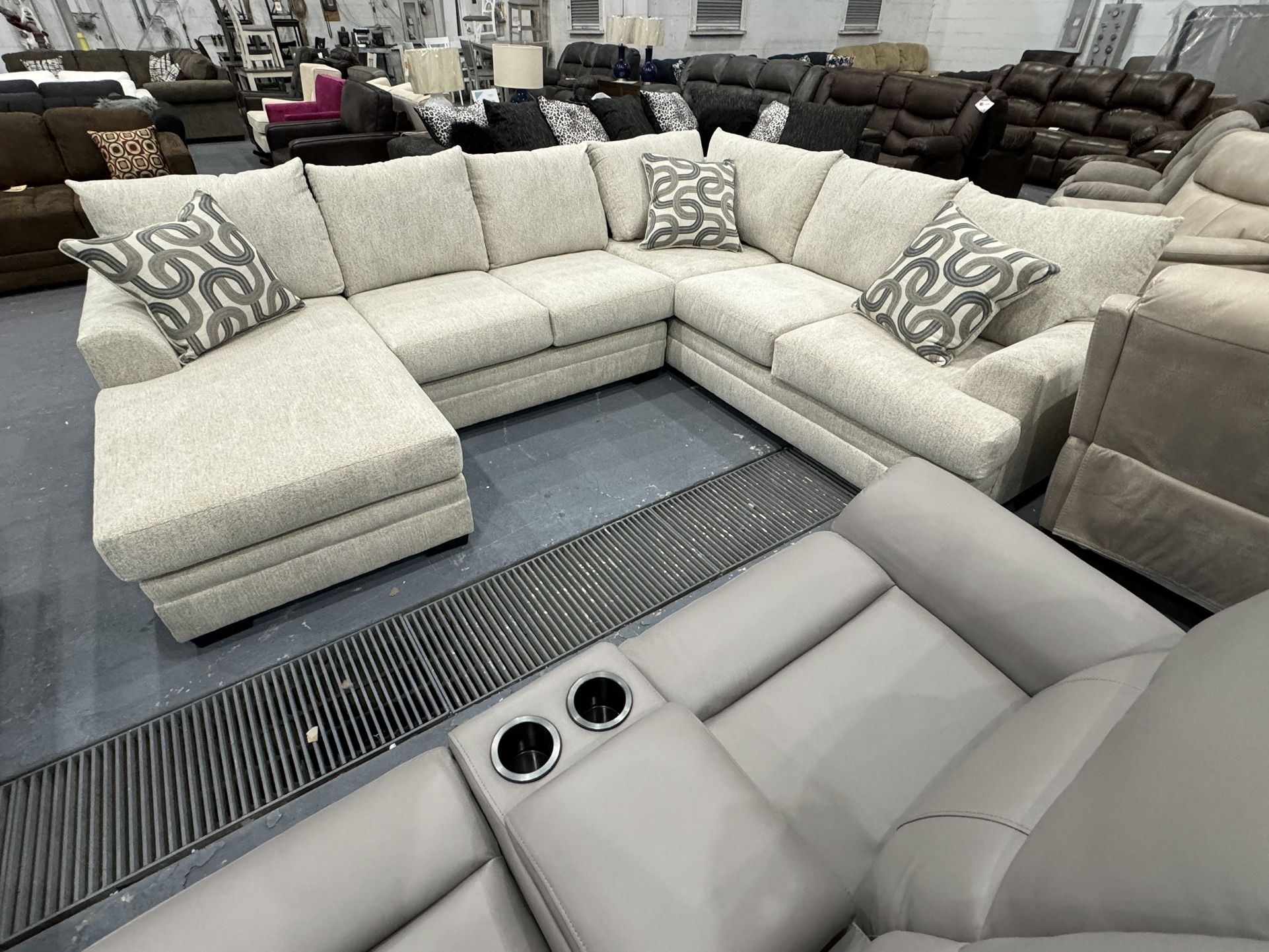 Free Delivery 🚚 Large Cream U-Shaped Sectional Sofa