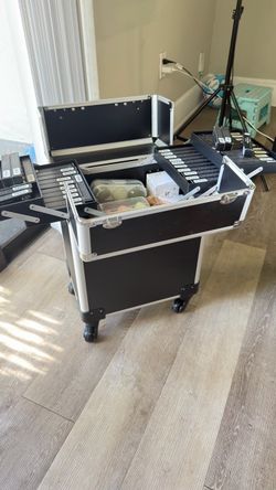 Rolling Professional Makeup Artist Train Case