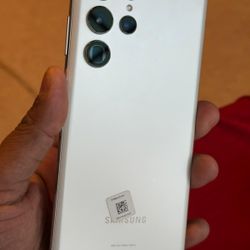 Samsung Galaxy S22 Ultra  , Unlocked   for all Company Carrier ,  Excellent Condition Like New 