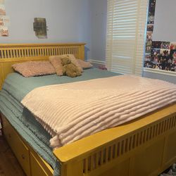 Queen Bed w/drawers  two Dressers