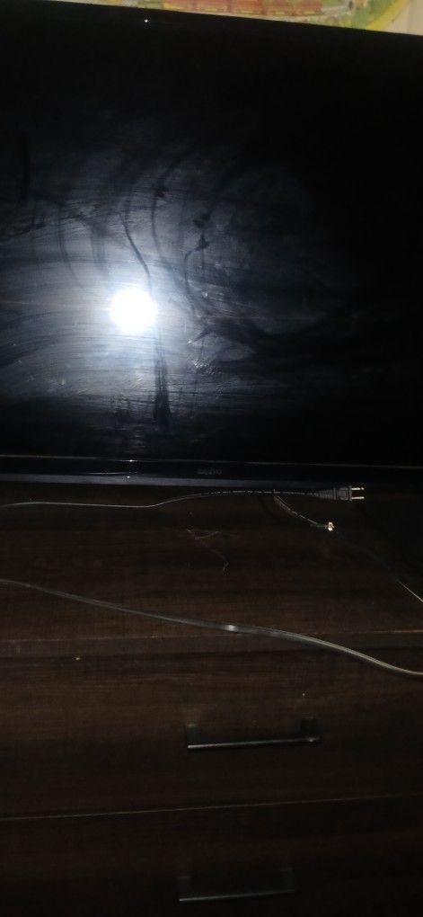Perfect Sanyo TV 38 In.