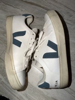 Veja California Blue leather 8.5 us men
