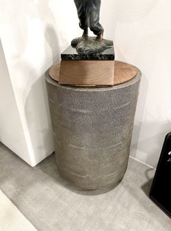 SIDE TABLE / END TABLE