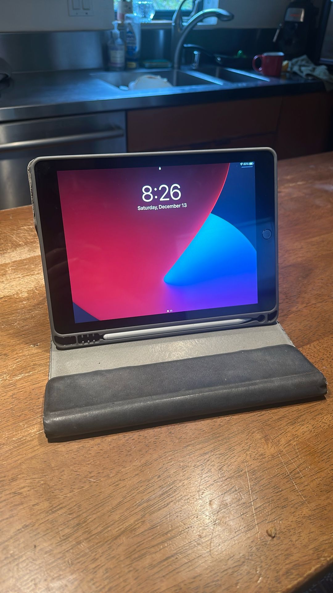 iPad 6th Gen 32GB + Stylus and Case, Excellent Condition