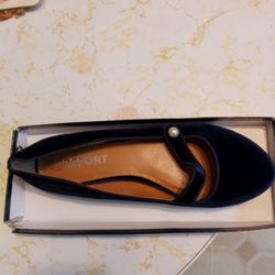 Woman's Size 8.5 Flat Shoe, Brand New