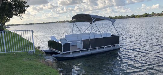Electric 16” Pontoon. “FIXER UPPER” for Sale in Fort Lauderdale, FL -  OfferUp