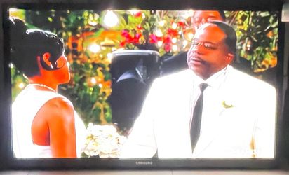 “Samsung”  51’ Inch  Plasma  TV with its original controller and comes with a Wall Bracket.