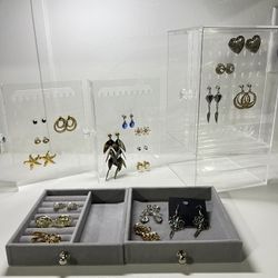 Vintage earrings  Lot vintage! Transparent Plastic Jewelry Storage Box For Earring Details in photos of a battered box drawer