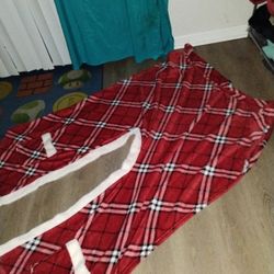 Red And White Christmas Tree Skirt 