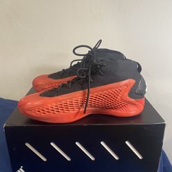 Anthony Edward’s Basketball Shoes 