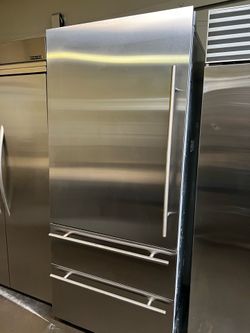 VIKING 36”WIDE BUILT IN BOTTOM FREEZER 7 SERIES