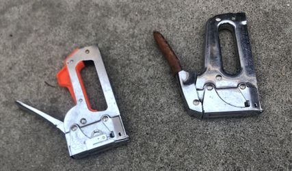 2 Staple Guns