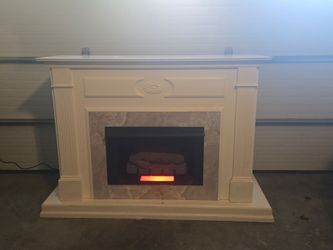 White Electric fireplace lighted no heat