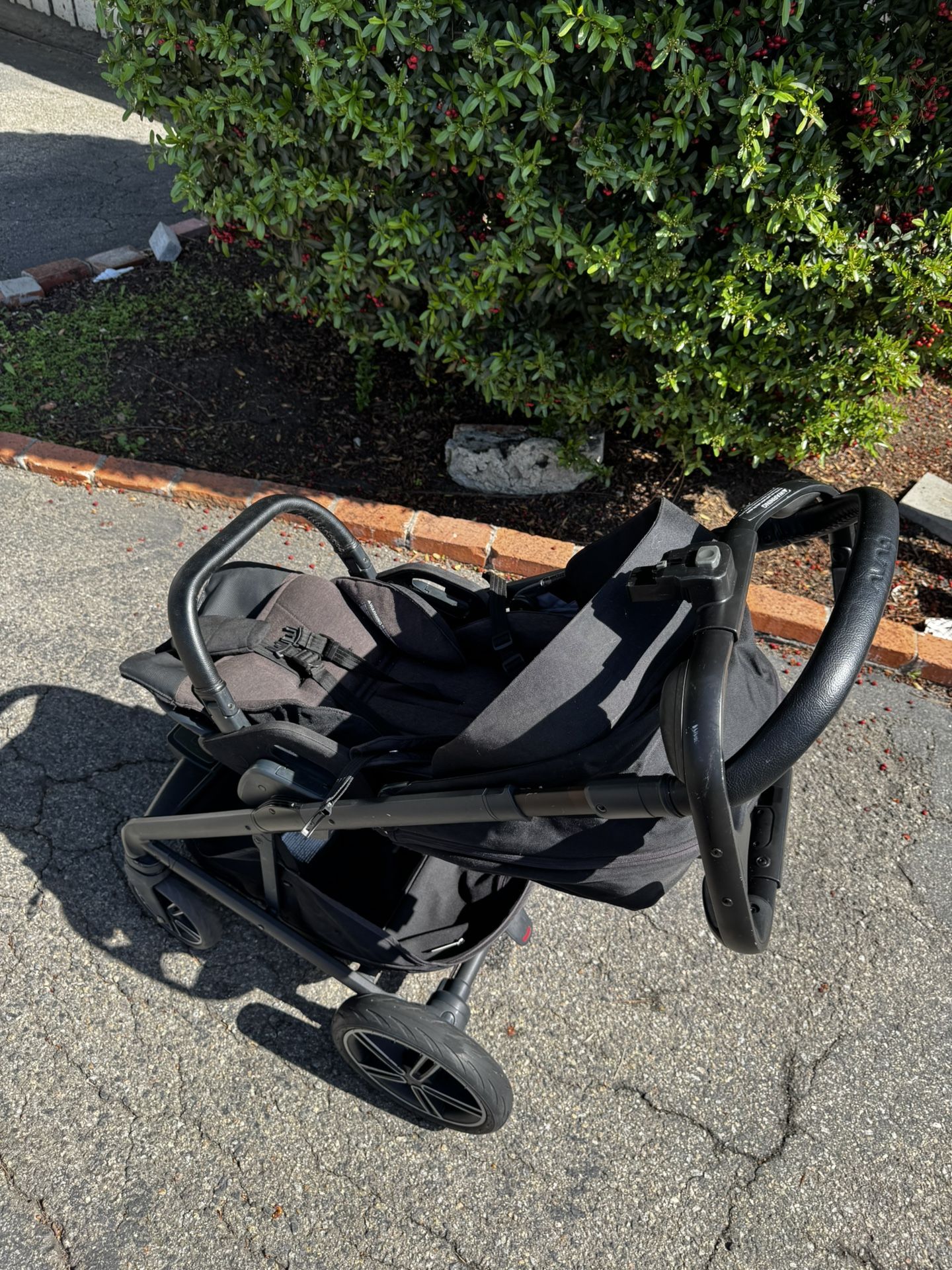 Nuna MIXX stroller and Pipa Car seat Attachment