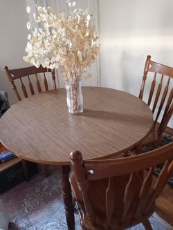 round kitchen table with 3 chairs