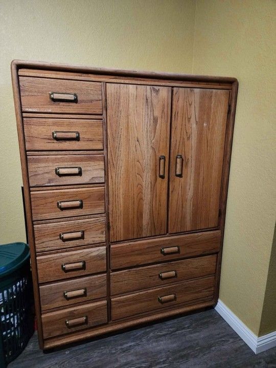Solid Wood Wardrobe – Spacious Storage, Great Condition