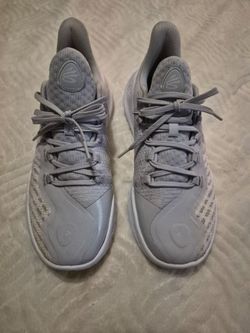 Men's brand new curry flows, 10.5