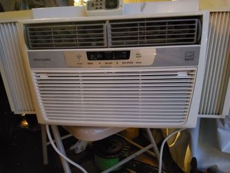 AC Window Unit 8000BTU
