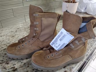 New Vibram Combat Boots Size 7R