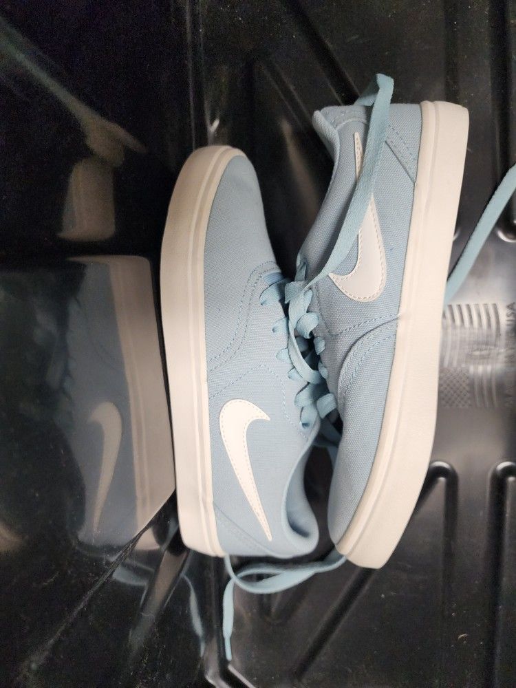 Brand New Womans Nike SB Size 6w