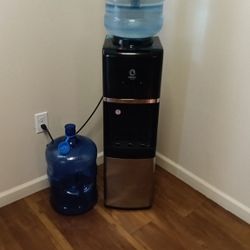 Water Dispencer Hot And Cold 