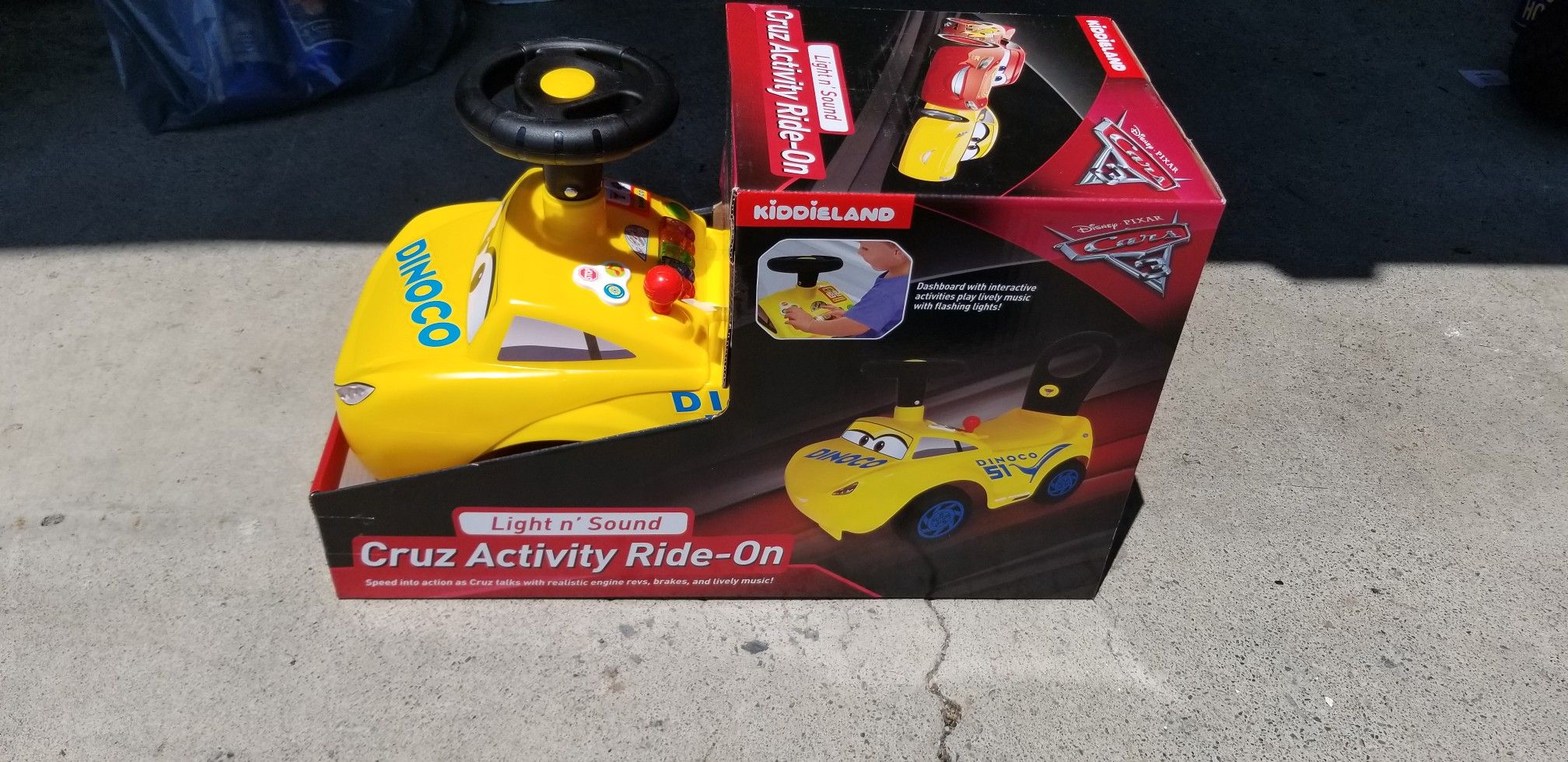 Cruz ride on with lights and sound