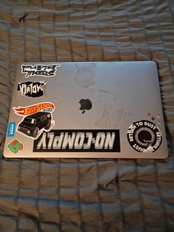 Apple laptop