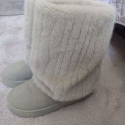 Fluffy Boots Beige 