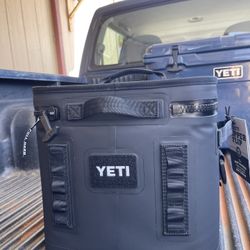 Yeti Hopper Flip Size 12