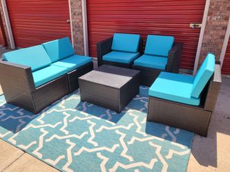 6 puece Patio wicker sectional. Read the description below