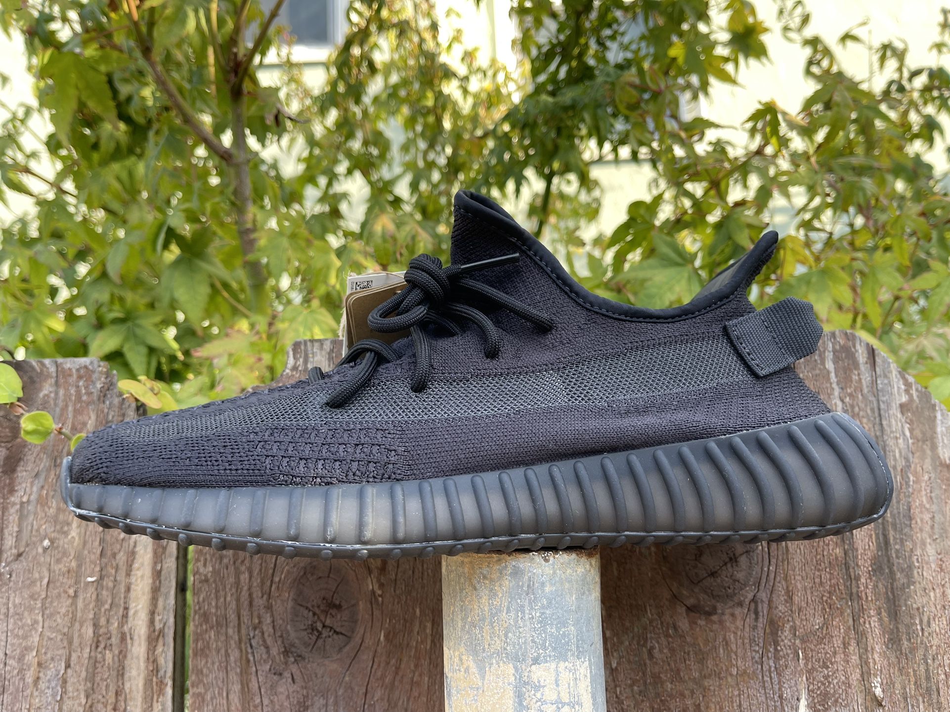 Adidas Yeezy Boost 350 V2 “ Onyx “ Size 11.5