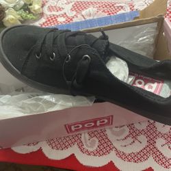 Black Tennis Shoes Size 9.5
