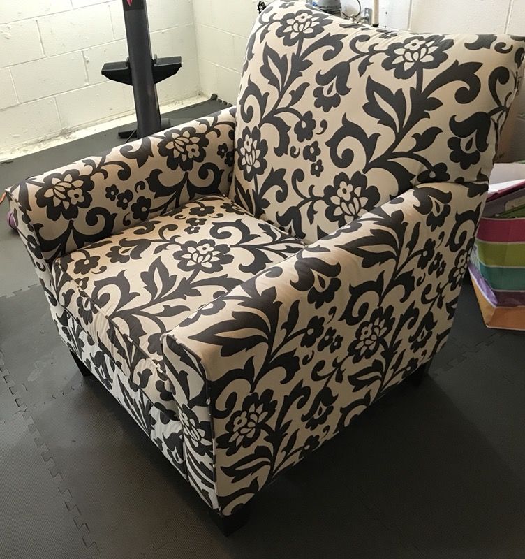 Simmons Flannel Levon Charcoal Accent Chair
