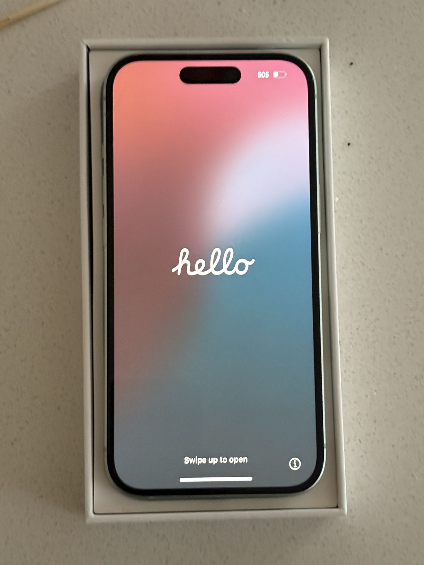 IPHONE 15 T-Mobile LOCKED CRACK IN THE BACK SMALL CRACK IN FRONT LEFT CORNER