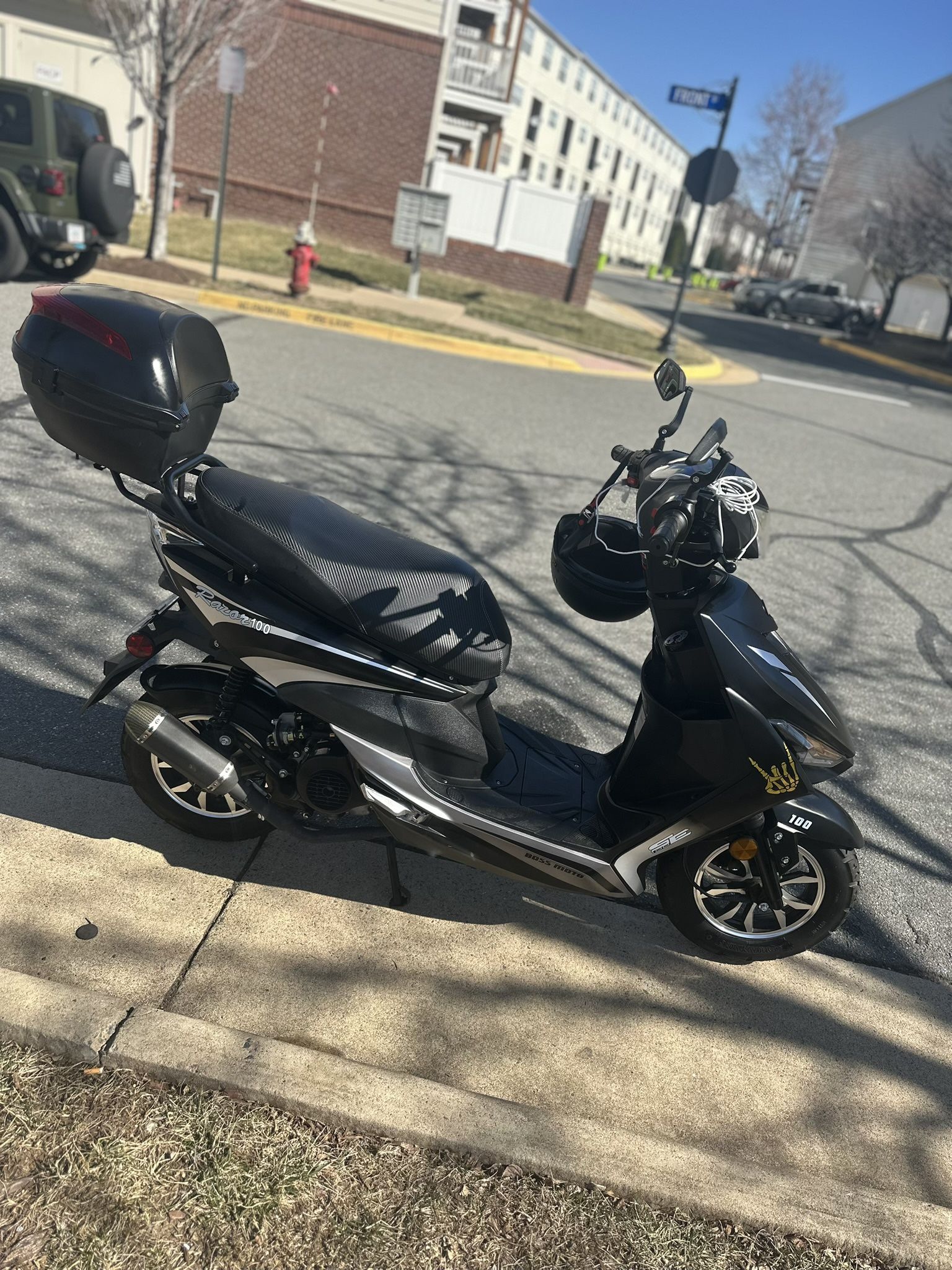 Razor 100 Cc Scooter Black