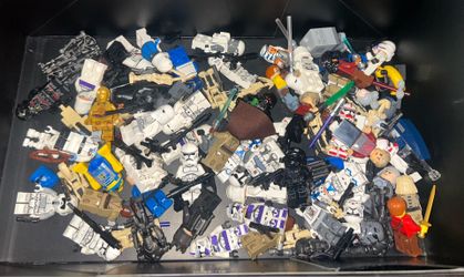 Lego Star Wars minifigures a lot