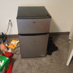 Mini Fridge With Freezer 