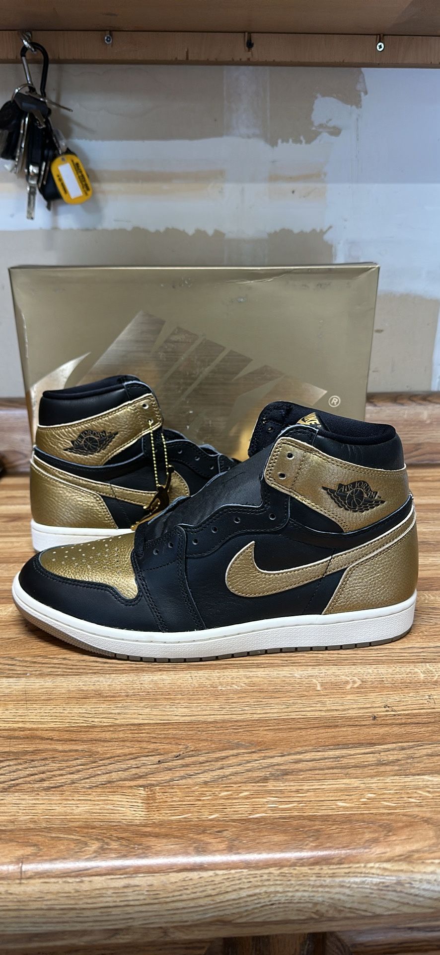 Nike Jordan 1 Men’s Size 11 Black And Gold NIB