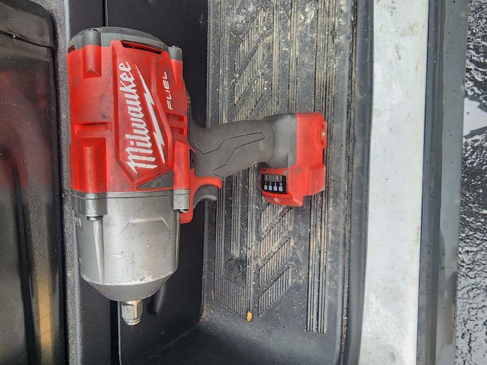 Milwaukee 1/2 Drive Impact Wrench 