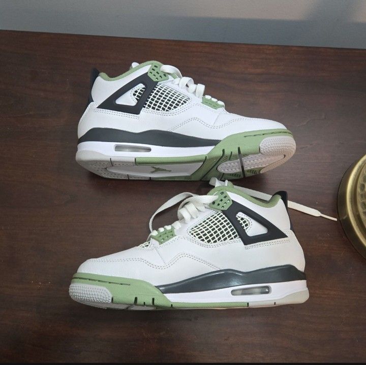 Jordan Retro 4. W Size 6