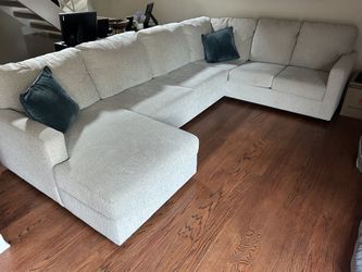 Sectional Couch With Chaise