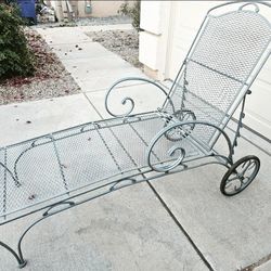 Vintage Wrought Iron Adjustable Chaise
Lounge Chair