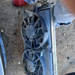 04 Chrysler Sebring Radiator , Ac Condenser , Fan Assambly  Complete 