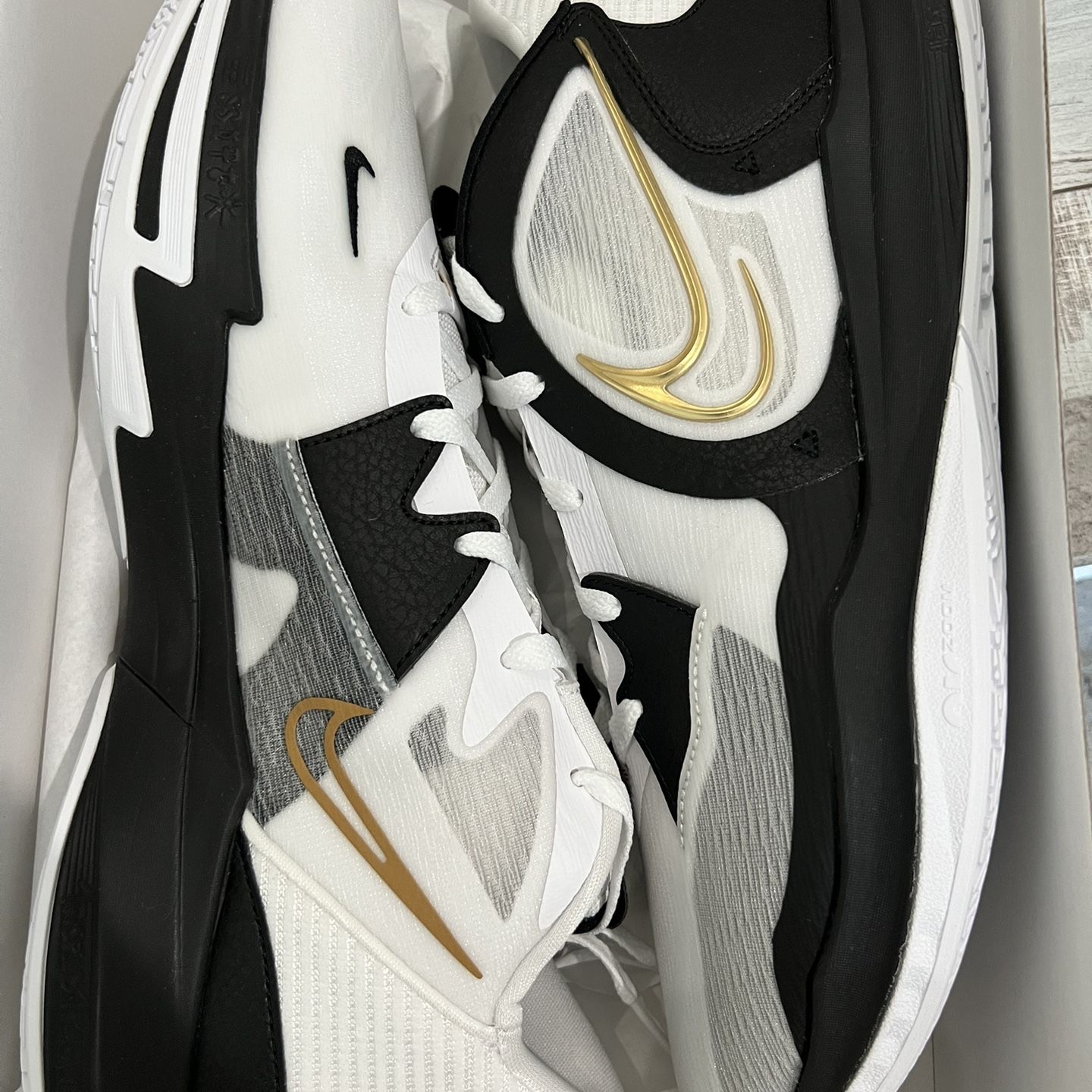 Kyrie low id deals black and gold